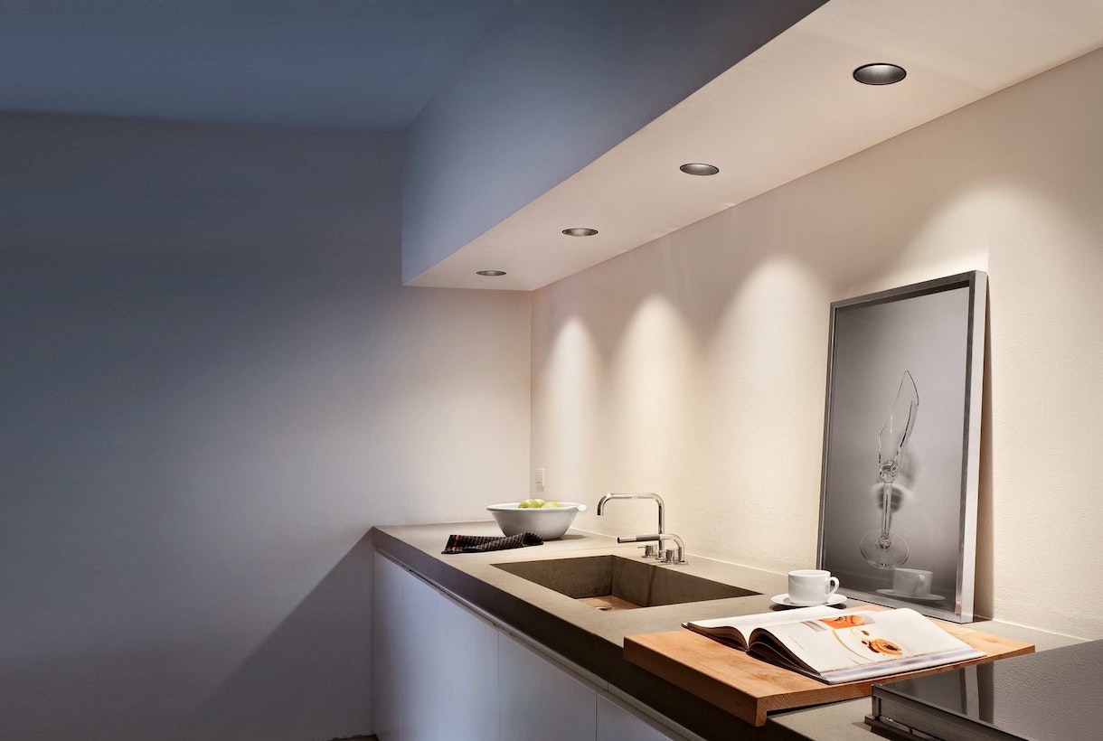 Esempio di illuminazione con faretti ad incasso in una cucina moderna
